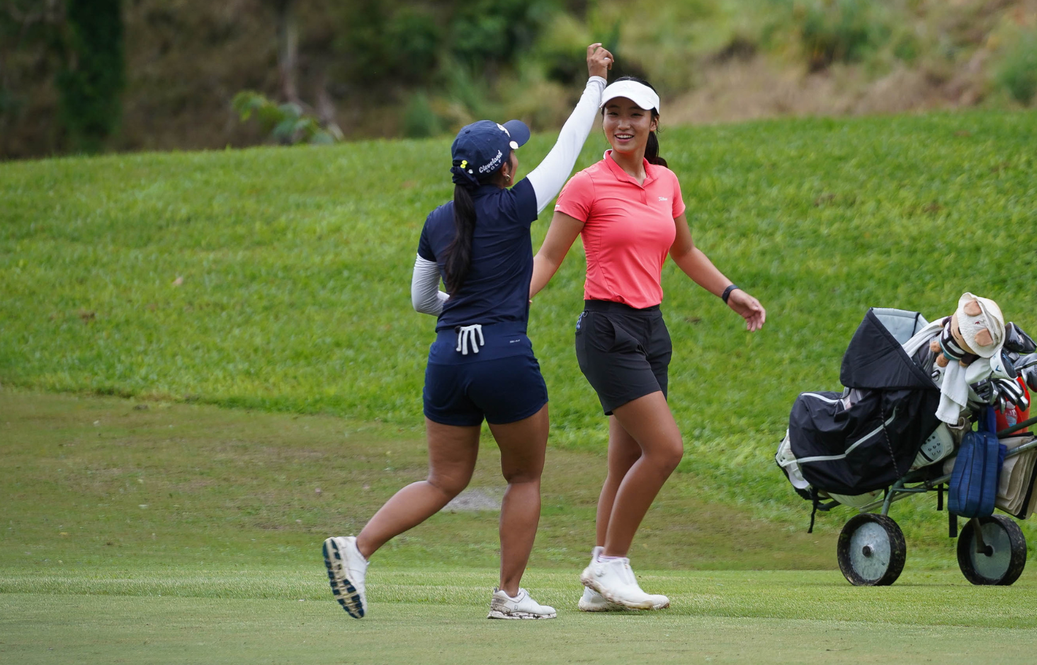 Lee shines in stormy pro debut, wins LPGT Splendido Lee shines in stormy pro debut, wins LPGT Splendido