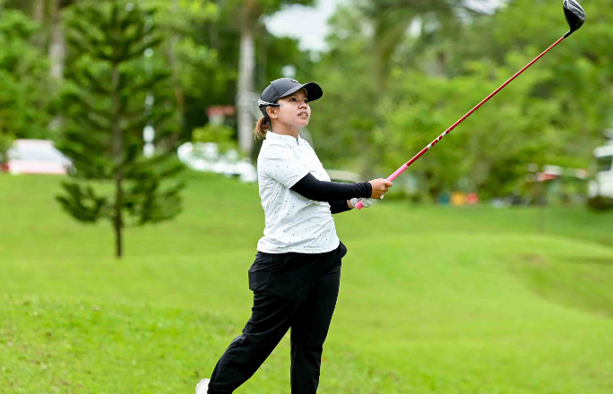 Constantino regains form, rides eagle-spiked 66 to 2-shot lead